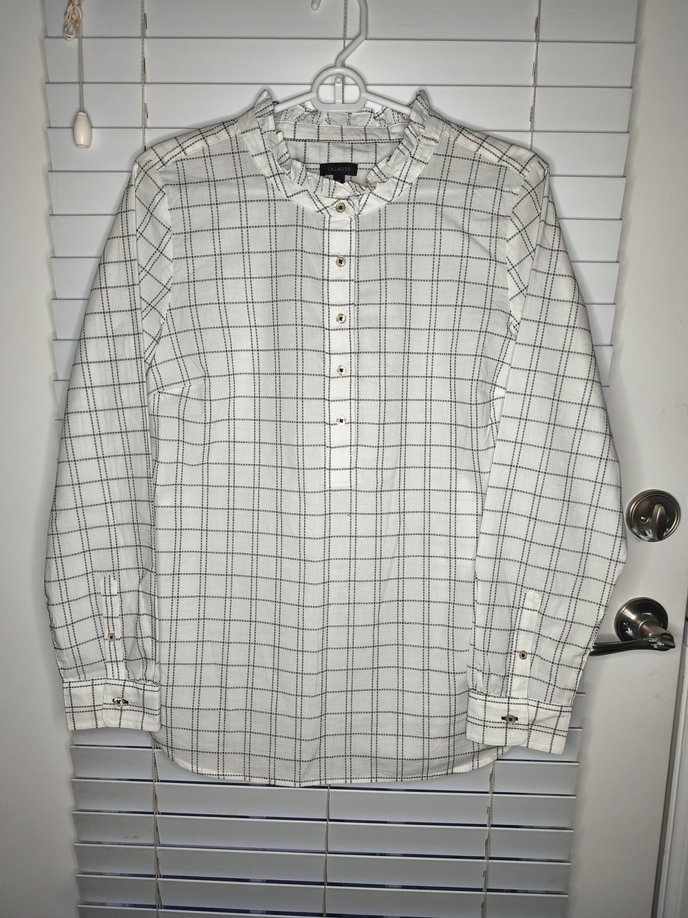 Talbots Women's Shirt Size M White/Black Plaid Print Long Sleeve Buttons Cotton